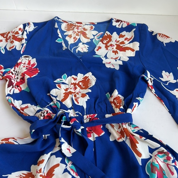 Summer blue and floral v-neck short romper half flare sleeve jumpsuit waist tie - Picture 14 of 16